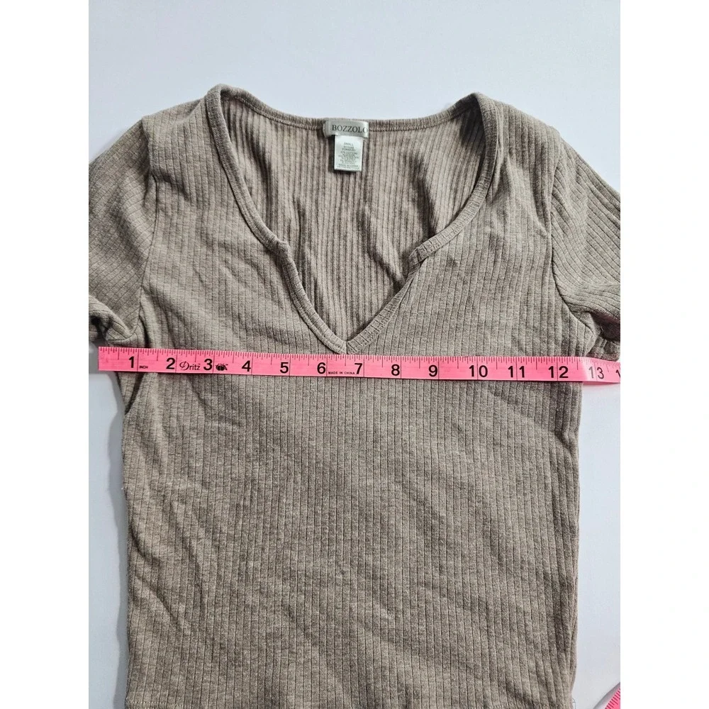 Ribbed V Neck Tee Womens S‎ Taupe Fitted Basic Minimalist Crop Top
